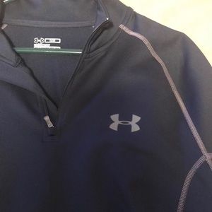 Navy blue men’s UA pullover Large